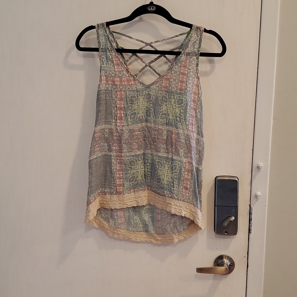 Love on a Hanger Bohemian Criss Cross Strappy Crochet Hem Tank XS - Picture 4 of 5